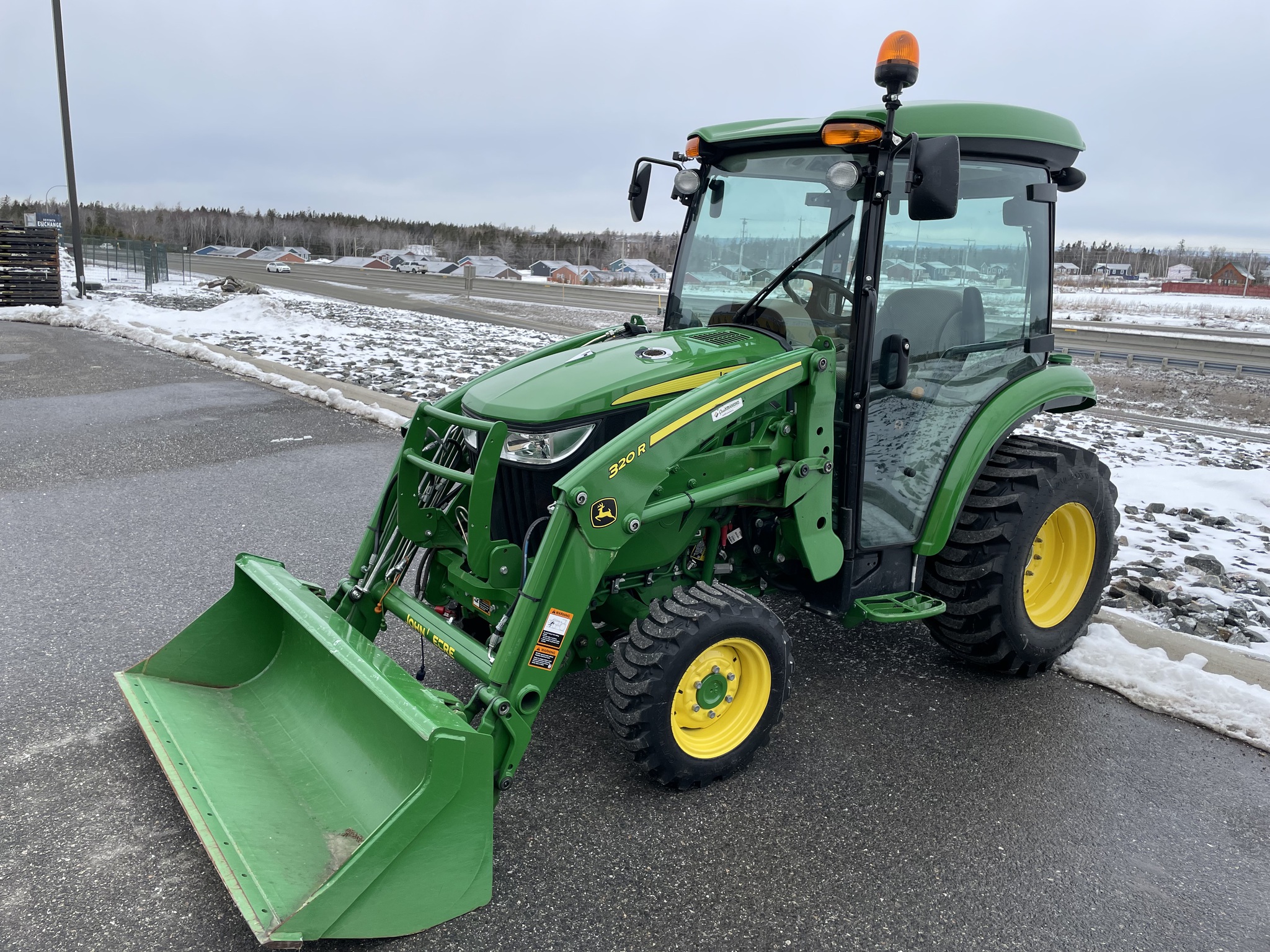 2022 John Deere 3039R Image 1