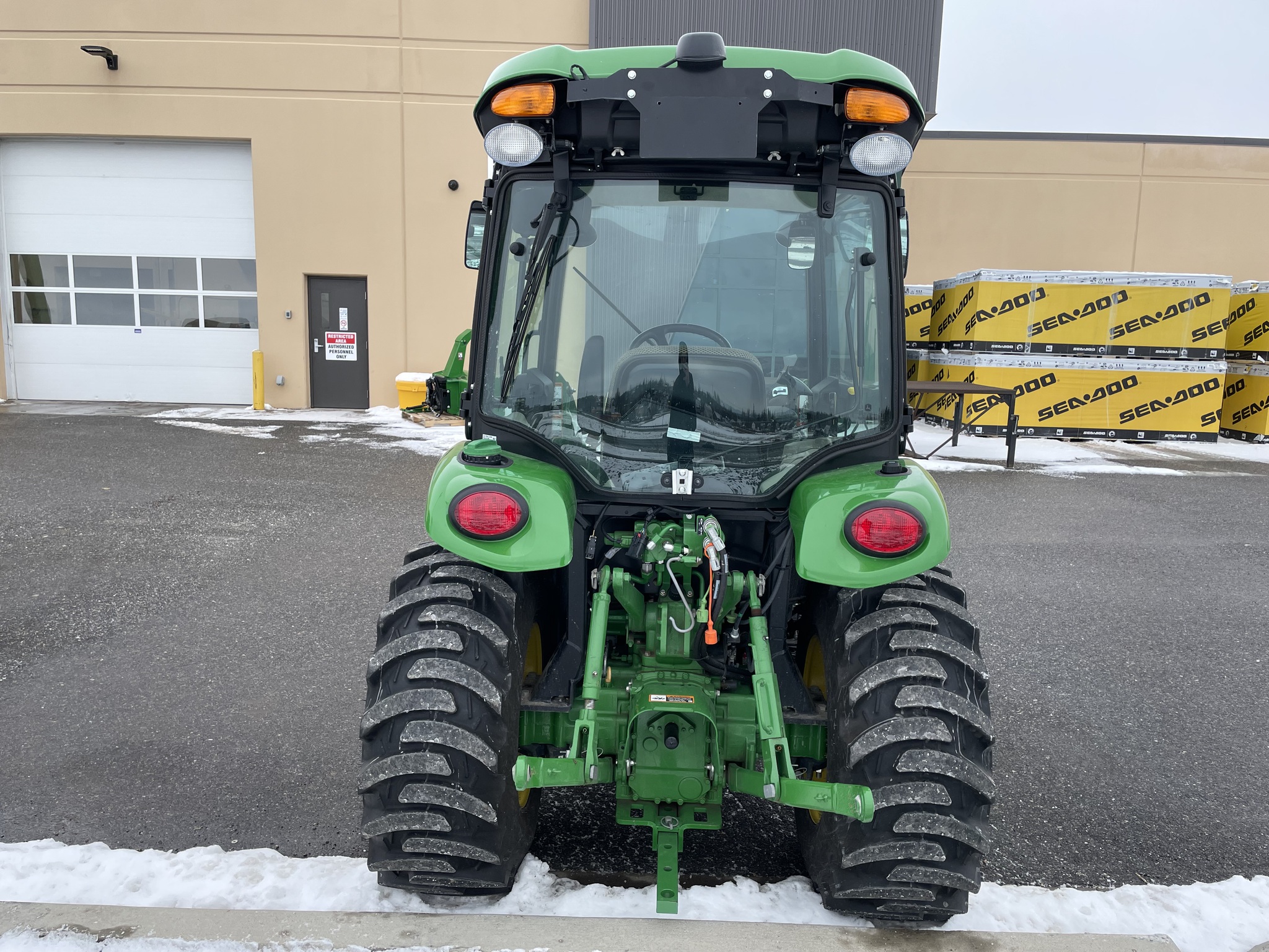 2022 John Deere 3039R Image 3