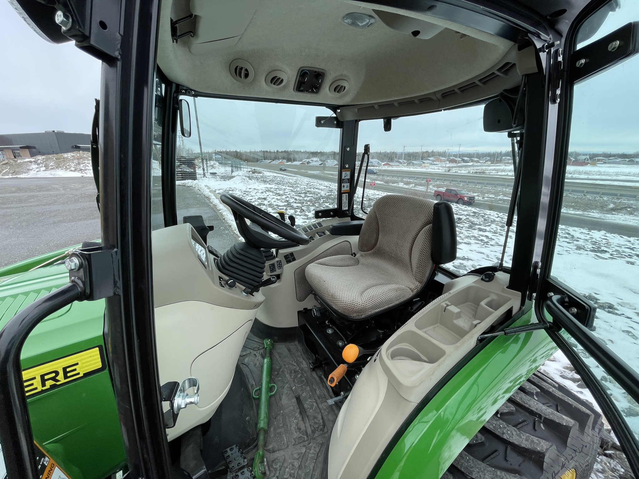 2022 John Deere 3039R Image 9