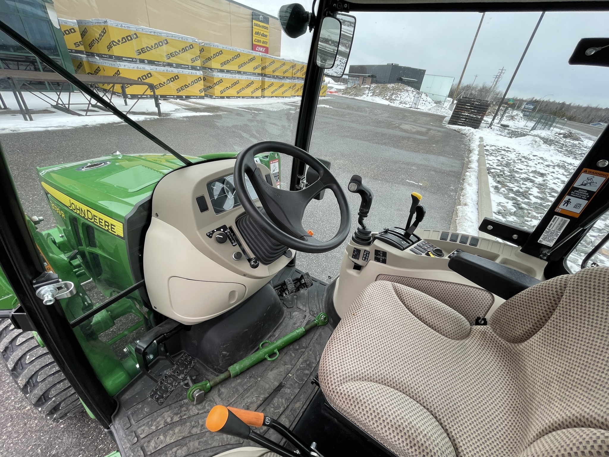 2022 John Deere 3039R Image 10