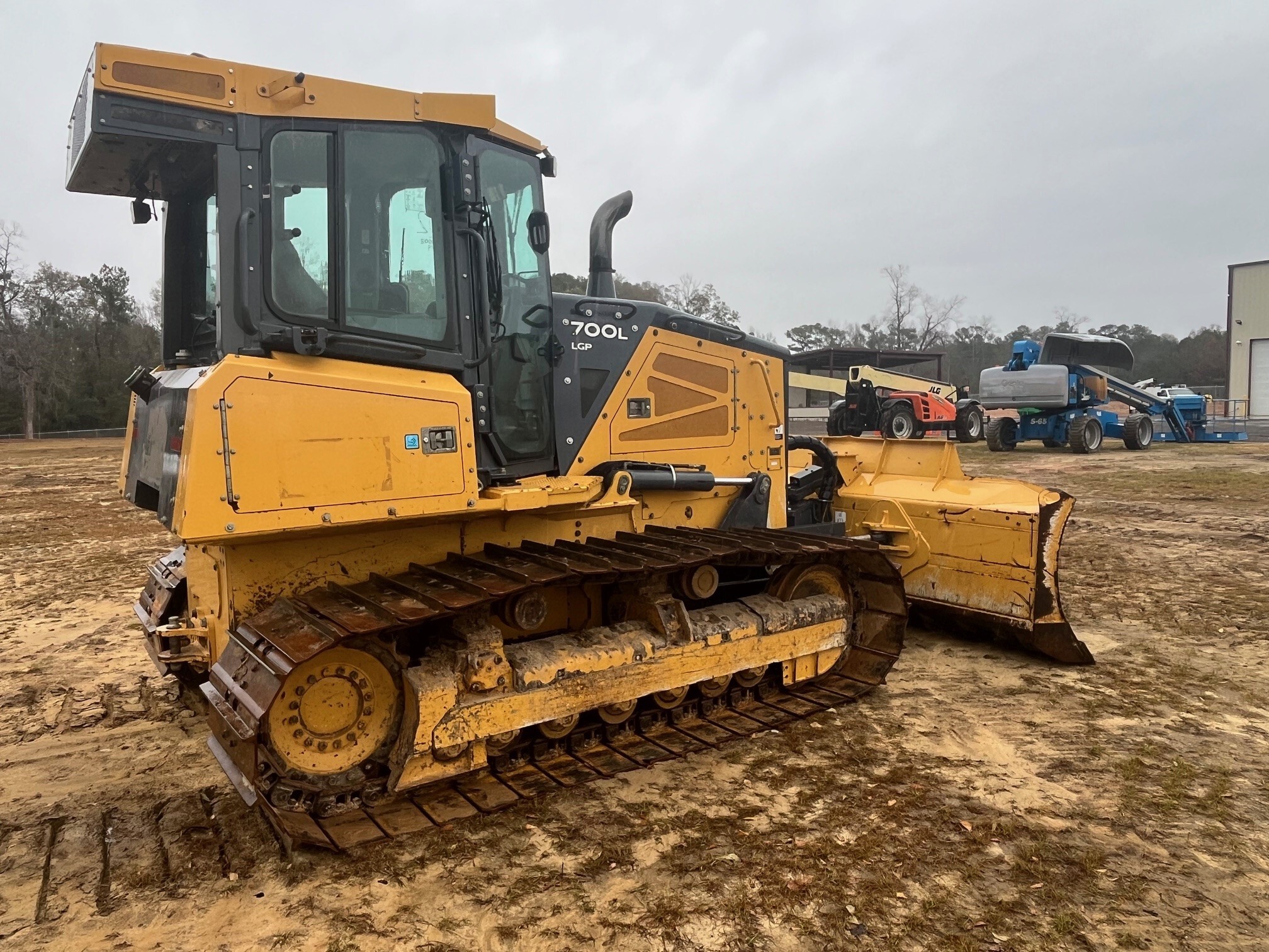 2021 John Deere 700L Image 3