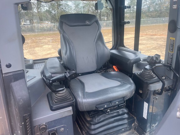 2021 John Deere 700L-6