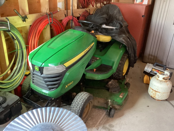  John Deere X590