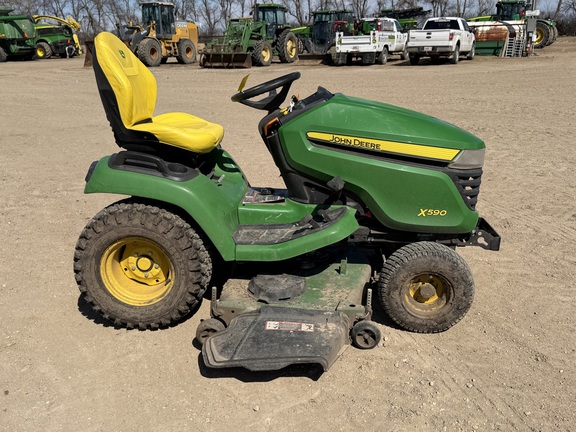 2023 John Deere X590 - Photo2