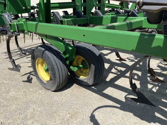 2004 John Deere 2210 - Photo11