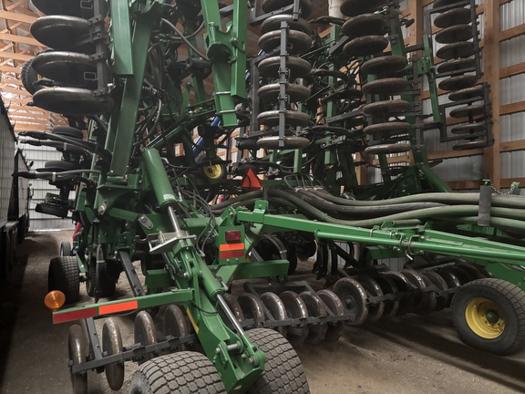Used 2009 John Deere 1835 Air Drills and Seeders at Horizon Ag & Turf in Lloydminster, AB - Photo6