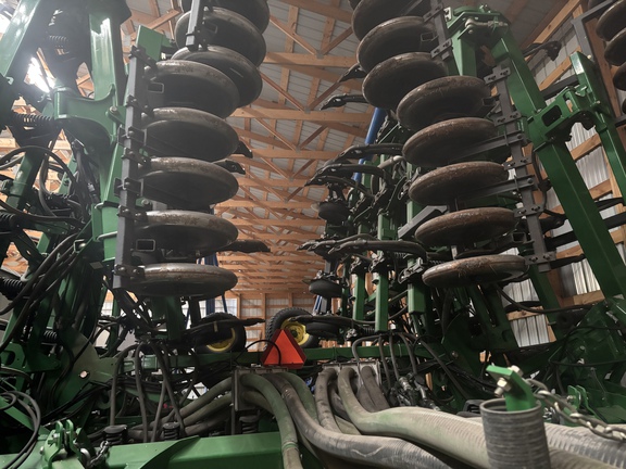 Used 2009 John Deere 1835 Air Drills and Seeders at Horizon Ag & Turf in Lloydminster, AB - Photo18