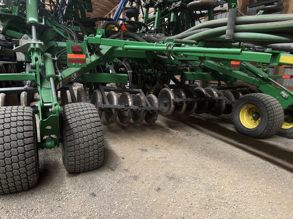 Used 2009 John Deere 1835 Air Drills and Seeders at Horizon Ag & Turf in Lloydminster, AB - Photo10