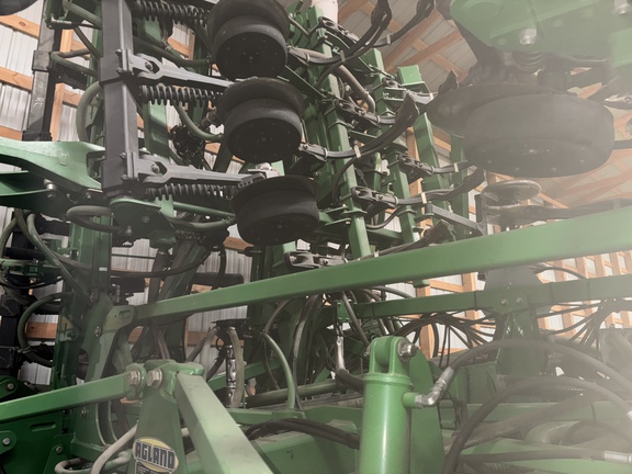 Used 2009 John Deere 1835 Air Drills and Seeders at Horizon Ag & Turf in Lloydminster, AB - Photo9