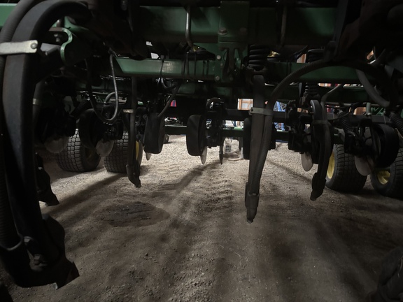 Used 2009 John Deere 1835 Air Drills and Seeders at Horizon Ag & Turf in Lloydminster, AB - Photo24