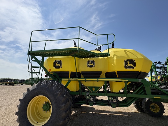 Used 2009 John Deere 1835 Air Drills and Seeders at Horizon Ag & Turf in Lloydminster, AB - Photo11