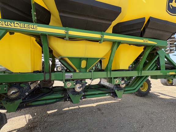 Used 2009 John Deere 1835 Air Drills and Seeders at Horizon Ag & Turf in Lloydminster, AB - Photo15