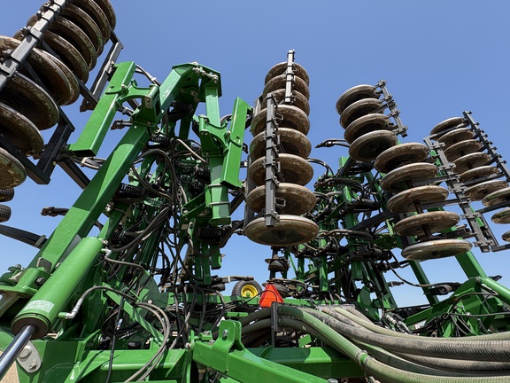 Used 2009 John Deere 1835 Air Drills and Seeders at Horizon Ag & Turf in Lloydminster, AB - Photo4