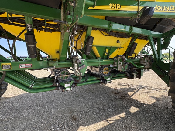 Used 2009 John Deere 1835 Air Drills and Seeders at Horizon Ag & Turf in Lloydminster, AB - Photo17