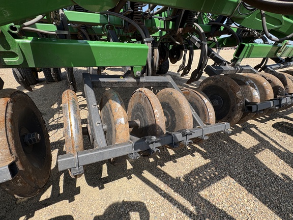 Used 2009 John Deere 1835 Air Drills and Seeders at Horizon Ag & Turf in Lloydminster, AB - Photo5