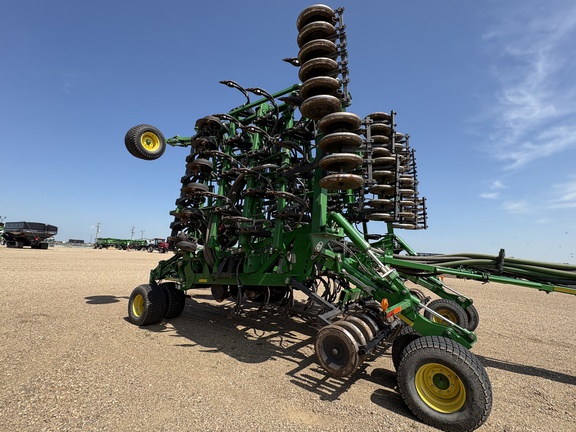 Used 2009 John Deere 1835 Air Drills and Seeders at Horizon Ag & Turf in Lloydminster, AB - Photo2