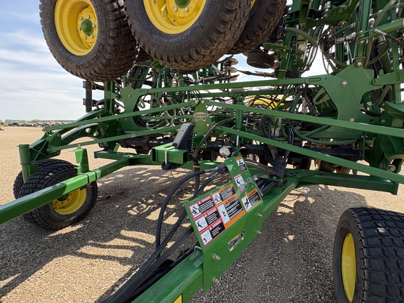 Used 2009 John Deere 1835 Air Drills and Seeders at Horizon Ag & Turf in Lloydminster, AB - Photo9