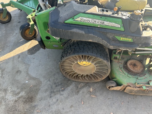 2020 John Deere Z945M Photo 2