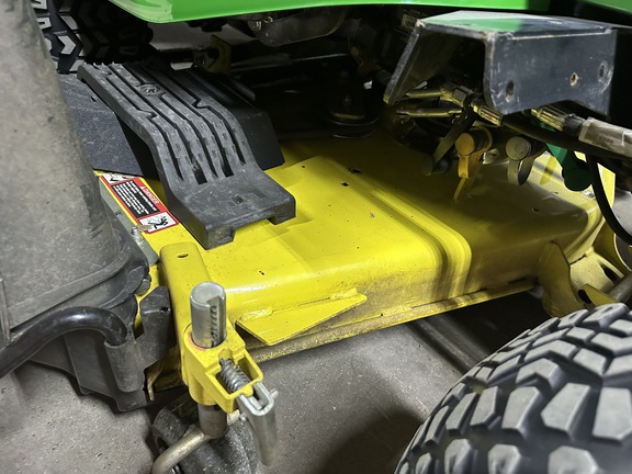 2021 John Deere X739 - Photo10