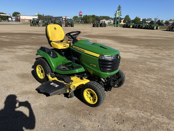  John Deere X739