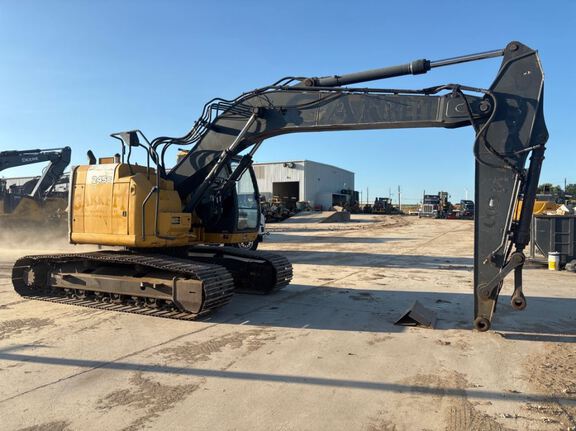 2017 John Deere 245G