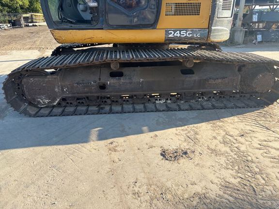 2017 John Deere 245G
