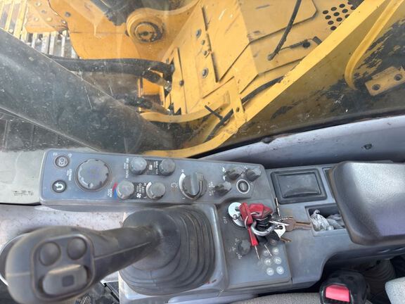 2017 John Deere 245G
