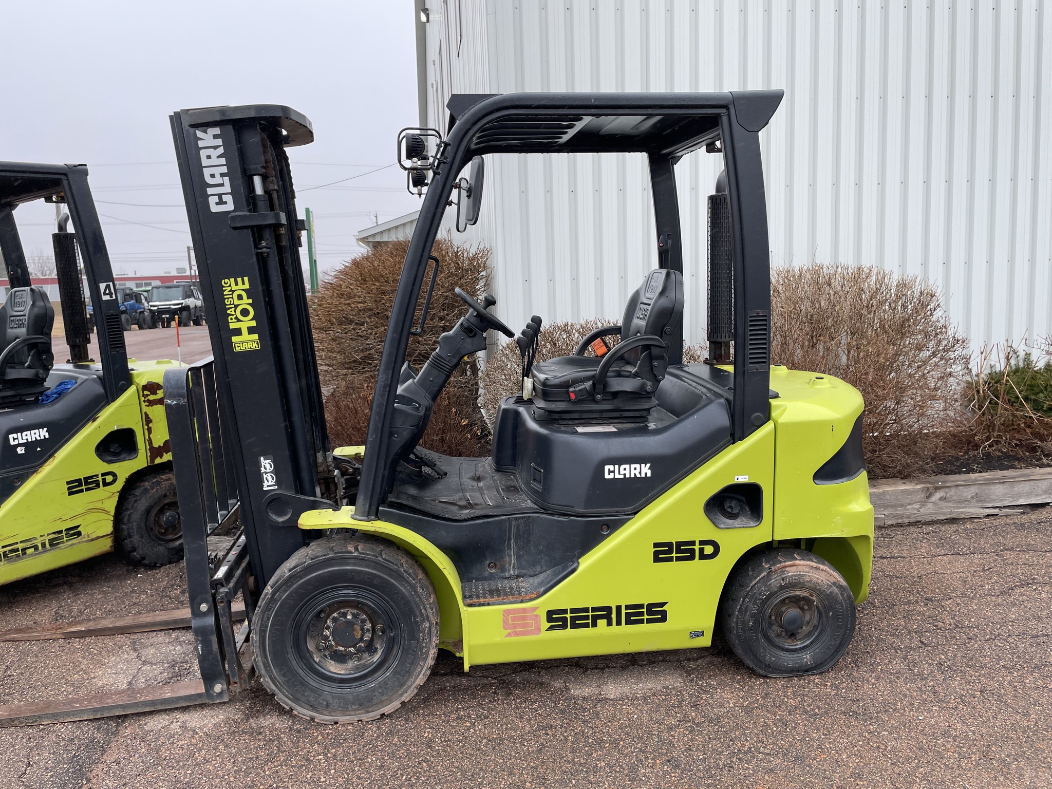 2022 Clark S25D Image 2