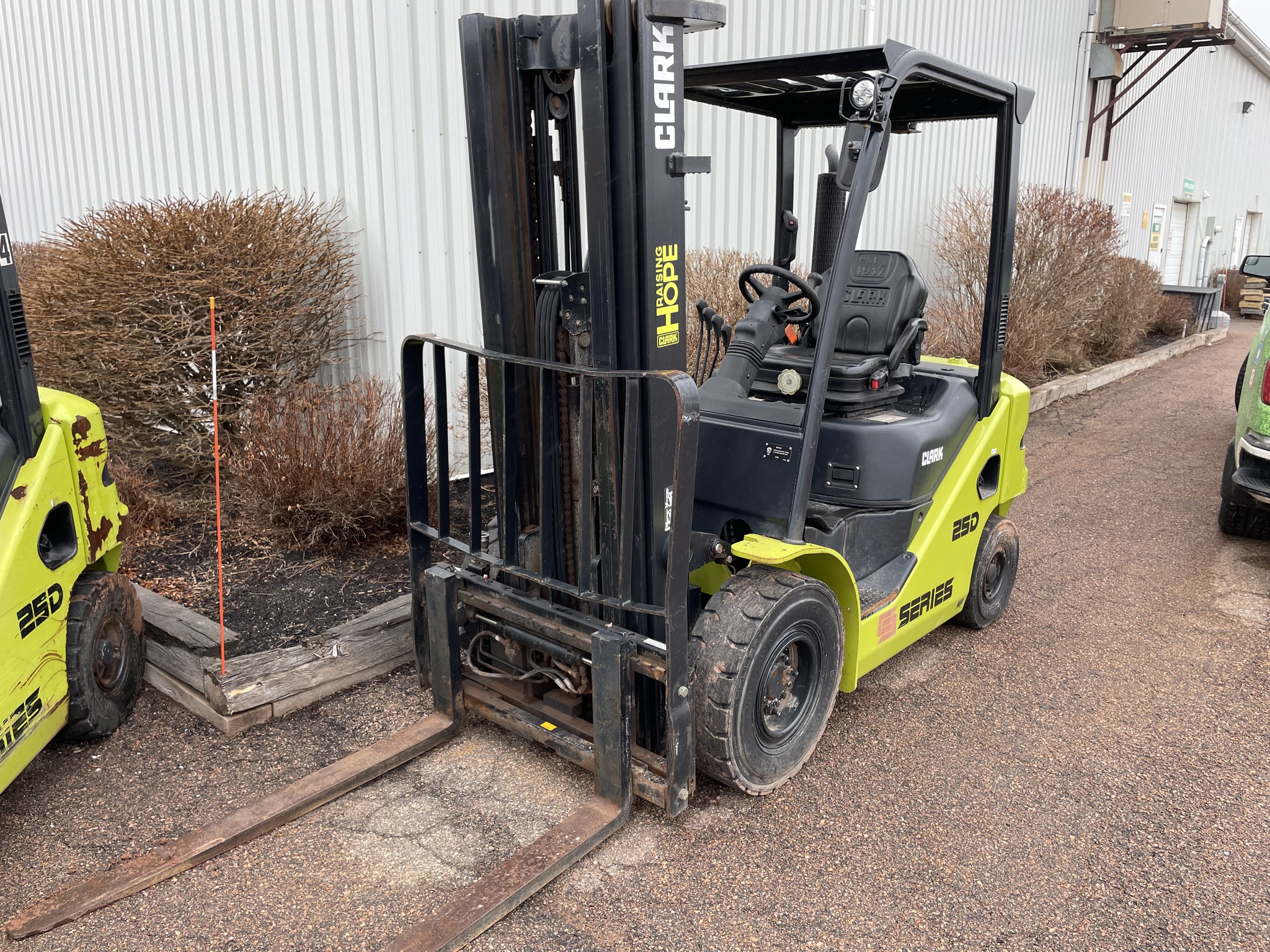 2022 Clark S25D Image 1