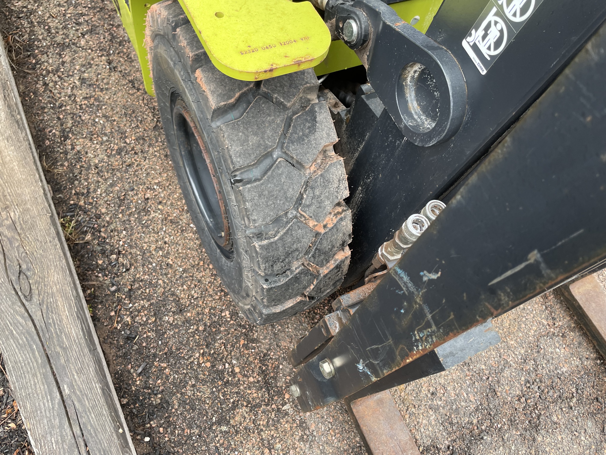 2022 Clark S25D Image 9