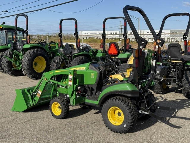 2025 John Deere 1025R Image 4