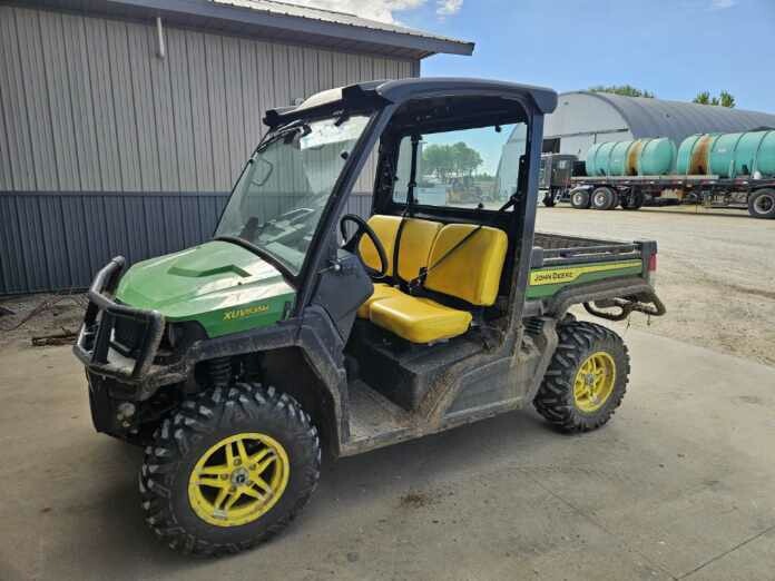 2021 John Deere XUV 835M Image 1