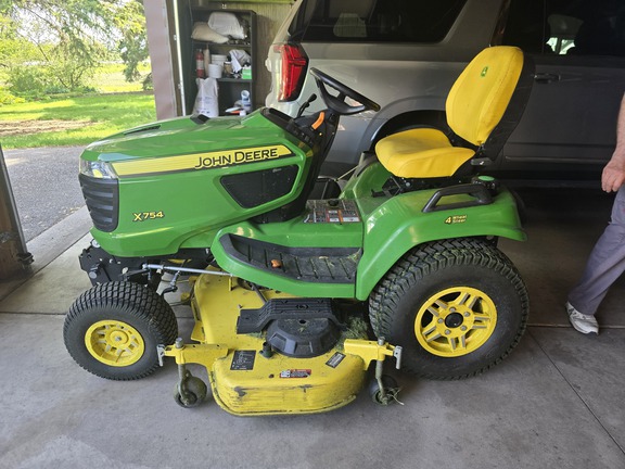  John Deere X754