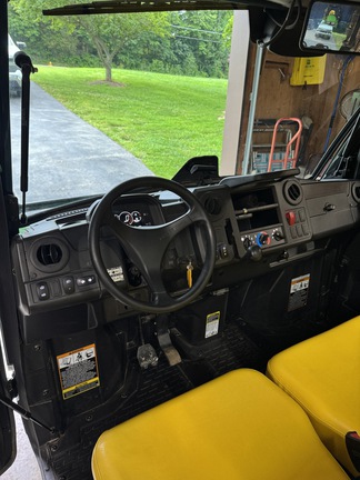 Photo of 2021 John Deere XUV 835M