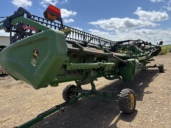 Used 2023 John Deere HD40R Combine Platforms at Horizon Ag & Turf in Edmonton West, AB - Photo2