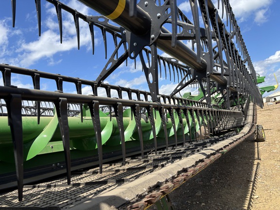 Used 2023 John Deere HD40R Combine Platforms at Horizon Ag & Turf in Edmonton West, AB - Photo7