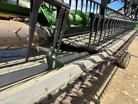 Used 2023 John Deere HD40R Combine Platforms at Horizon Ag & Turf in Edmonton West, AB - Photo5