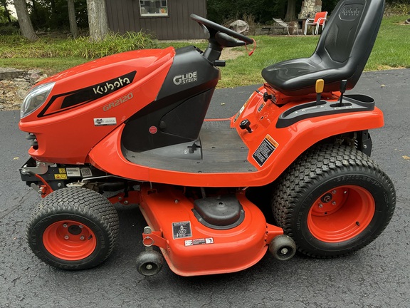 Used 2024 Kubota GR2120 Lawn & Garden Tractors at Koenig Equipment in Urbana, OH - Photo10