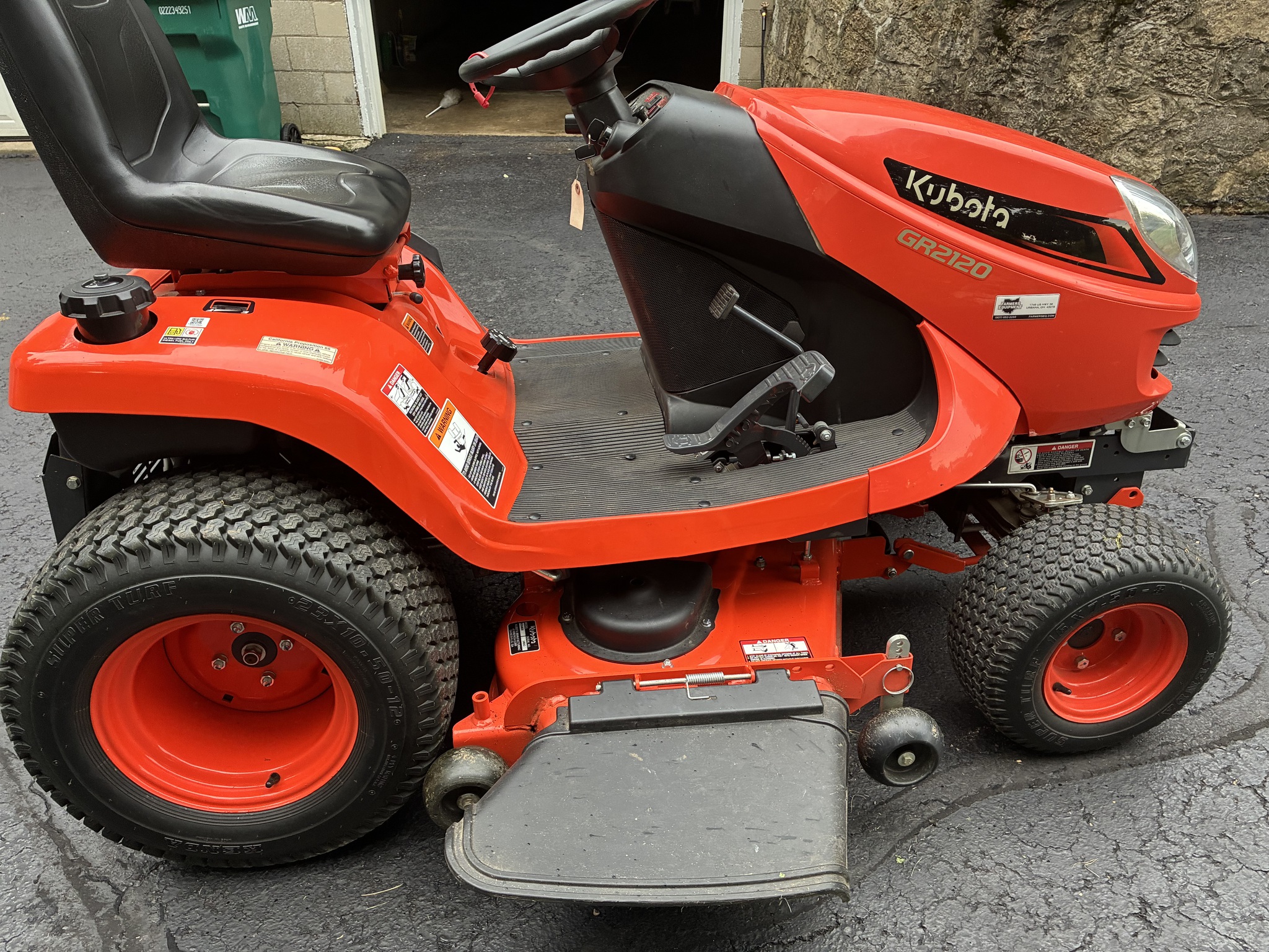 Used 2024 Kubota GR2120 Lawn & Garden Tractors at Koenig Equipment in Urbana, OH - PhotoXL0