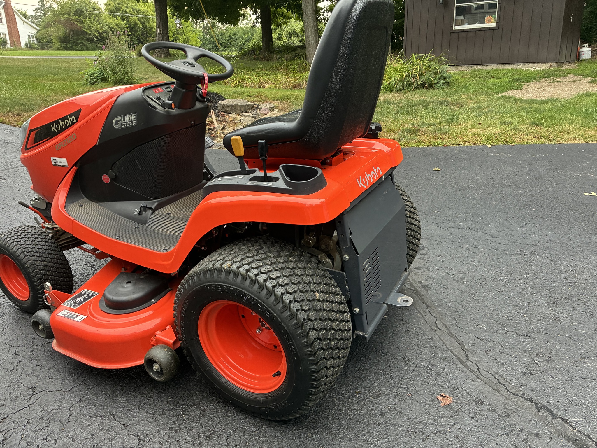 Used 2024 Kubota GR2120 Lawn & Garden Tractors at Koenig Equipment in Urbana, OH - PhotoXL8