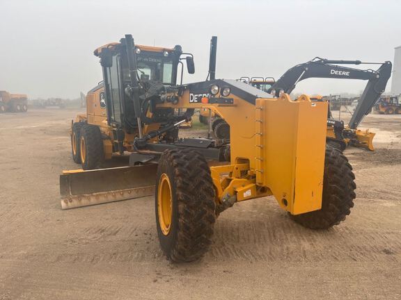 2024 John Deere 772G