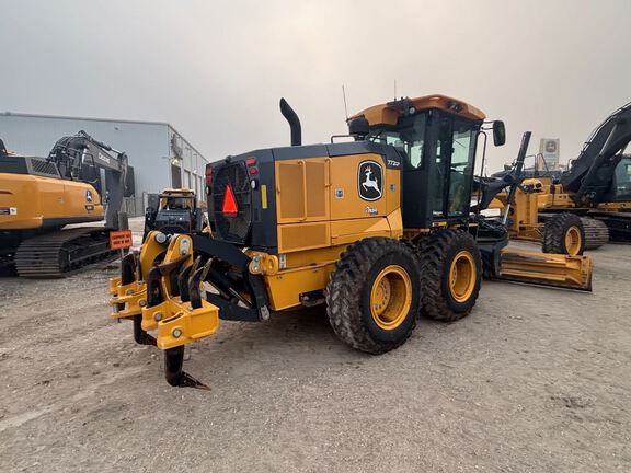 2024 John Deere 772G