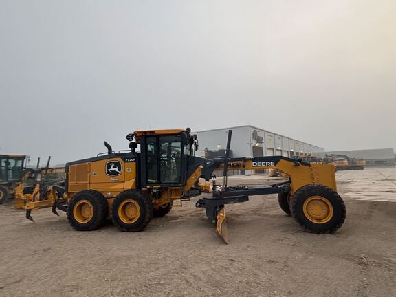2024 John Deere 772G