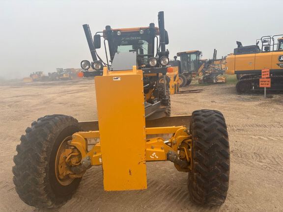 2024 John Deere 772G