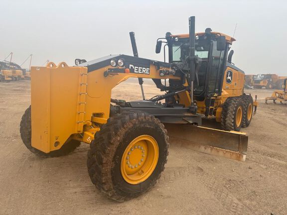 2024 John Deere 772G