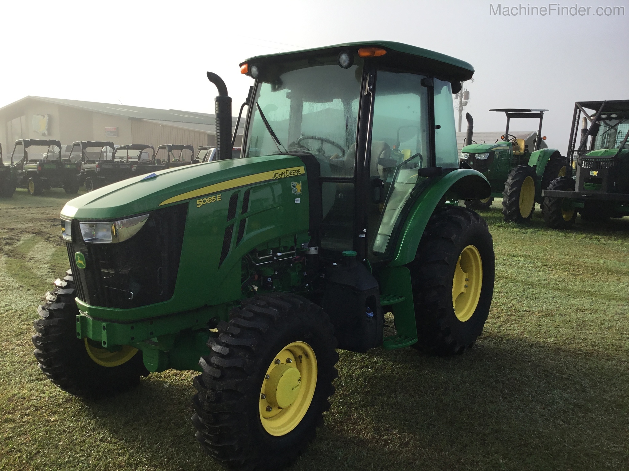 2016 John Deere 5085E Image 2