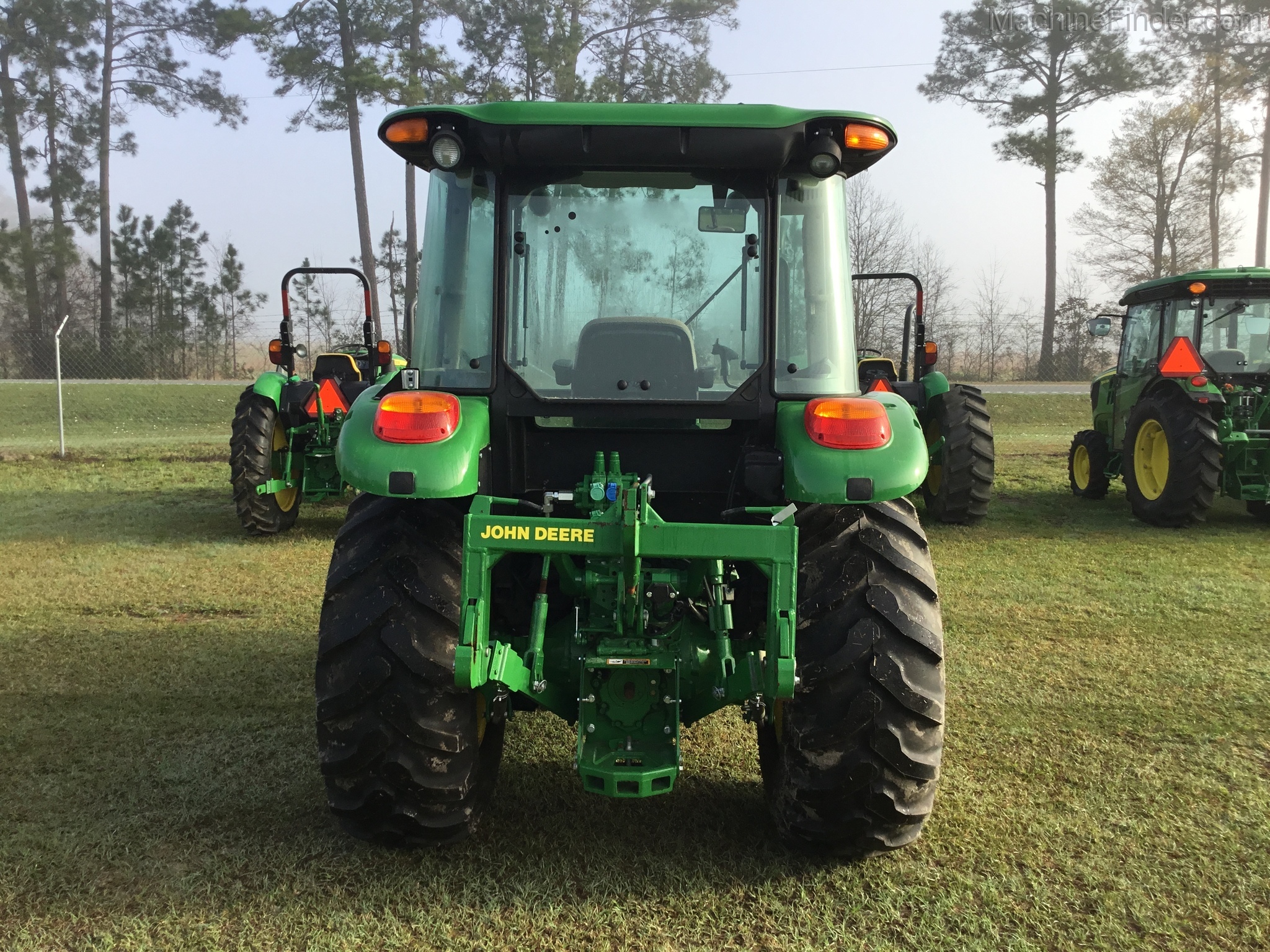 2016 John Deere 5085E Image 5