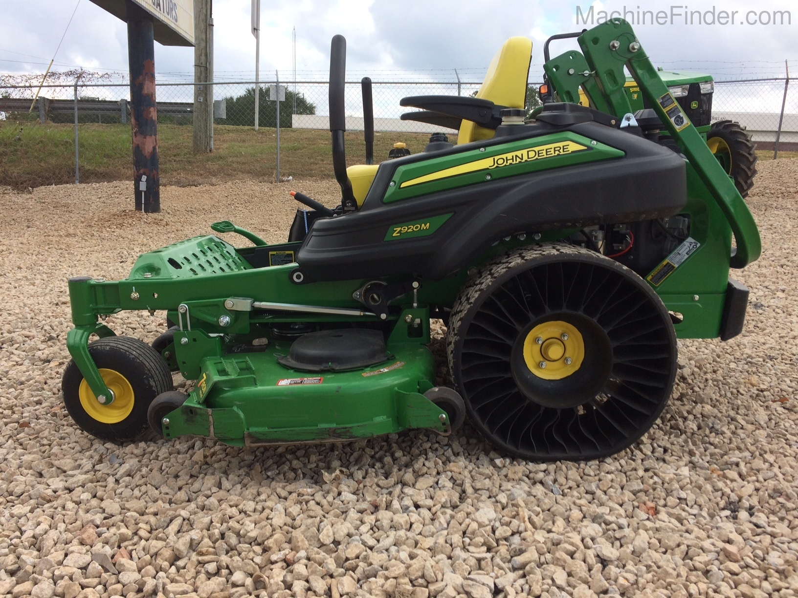 2020 John Deere Z920M Image 1