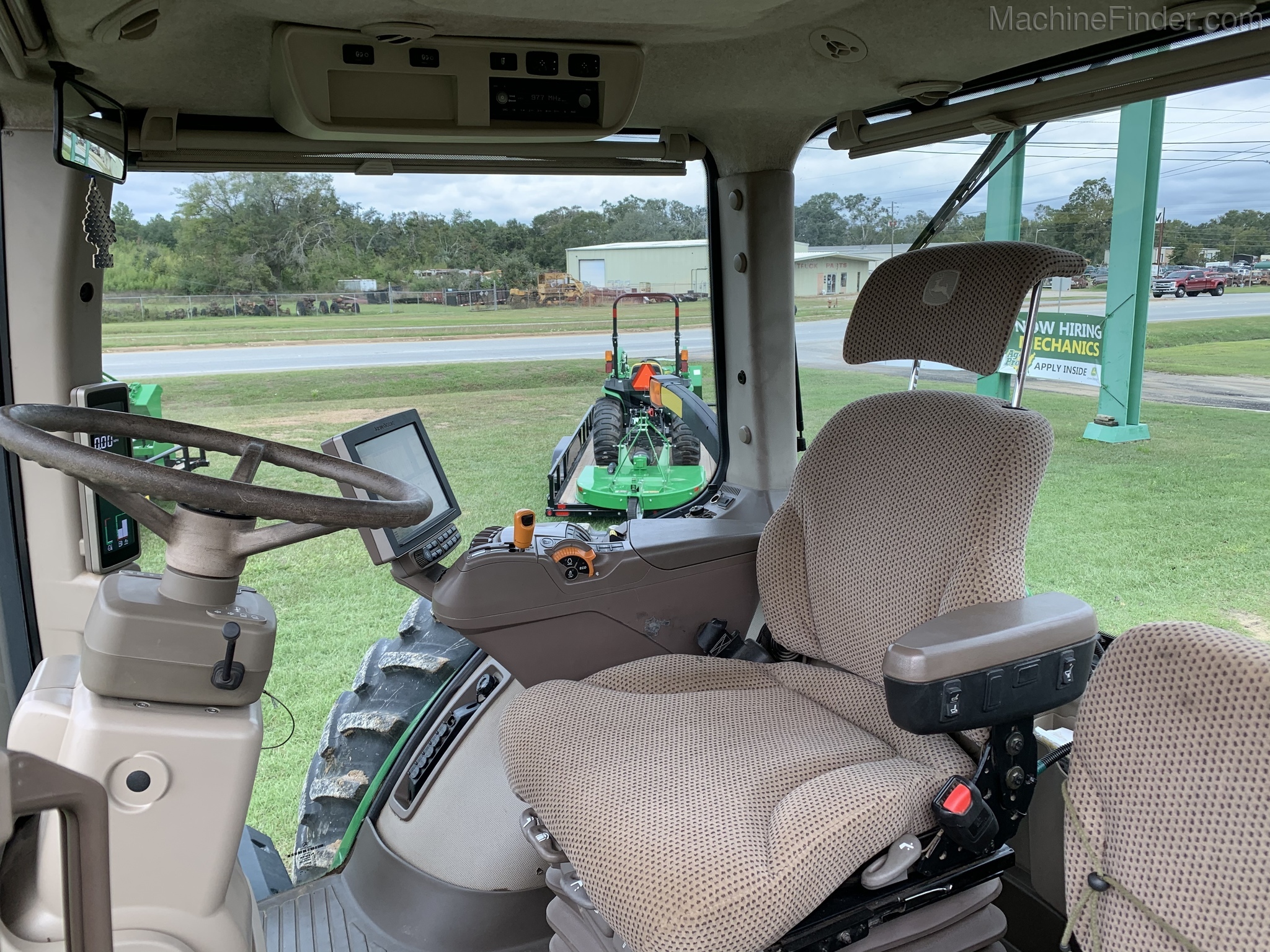 2016 John Deere 8370R Image 8