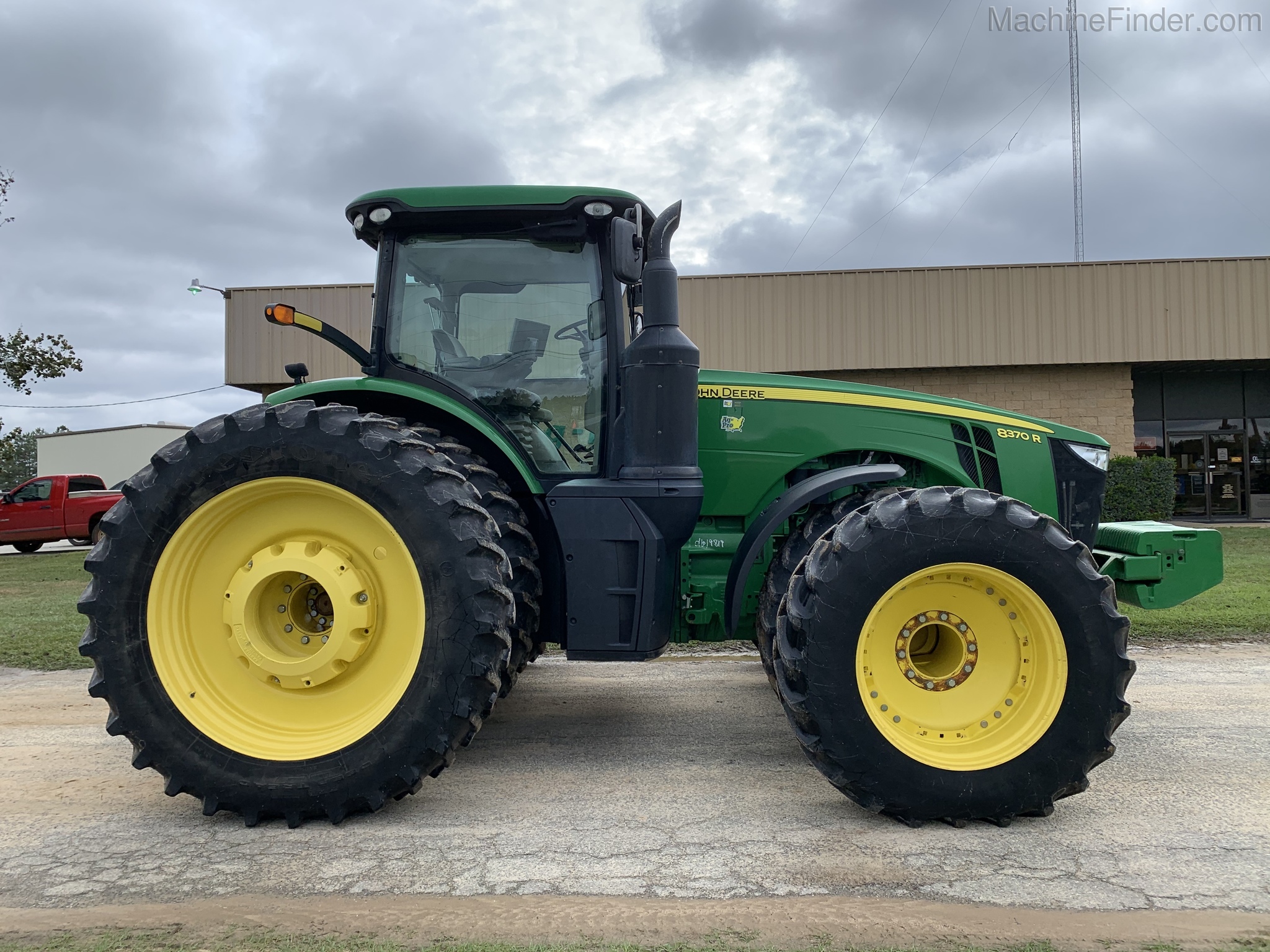 2016 John Deere 8370R Image 2